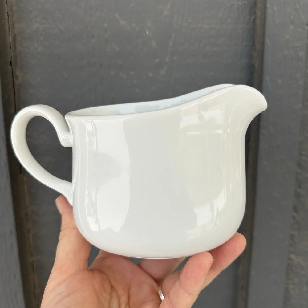Corning Ware Ceramic White Gravy Boat Creamer Cup Pitcher Container with Handle